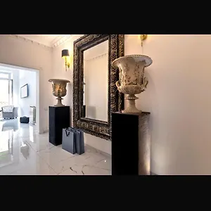 daphne-trevi-suites.it-romehotels.com/
