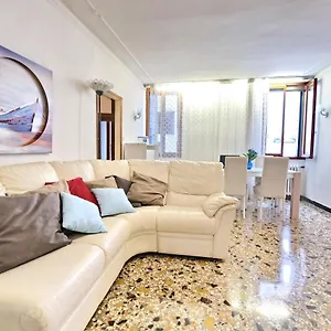 Apartment Life, Venedig